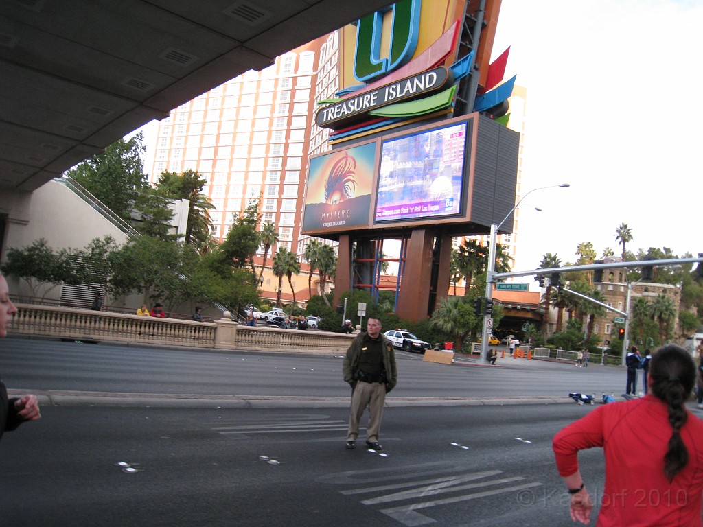 Las Vegas 2010 - Marathon 0511.JPG - The 2010 Las Vegas Fire - Ice and Sweat Tour. Half Marathon, Red Rock Canyon, Casinos, Valley of Fire.... and buffets!